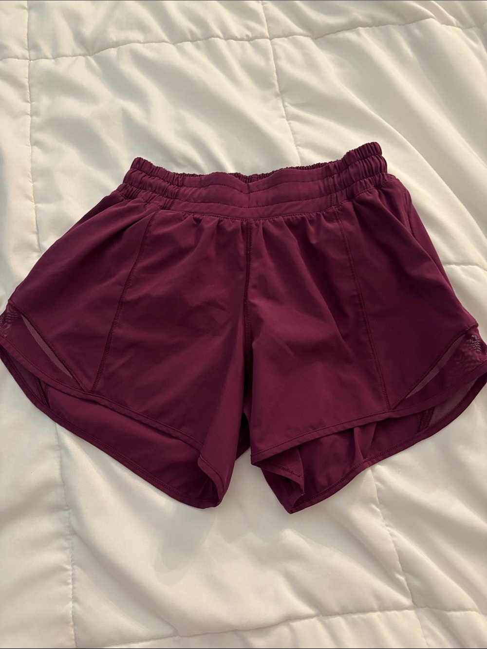 lululemon athletica maroon Hotty Hot 4 inch shorts